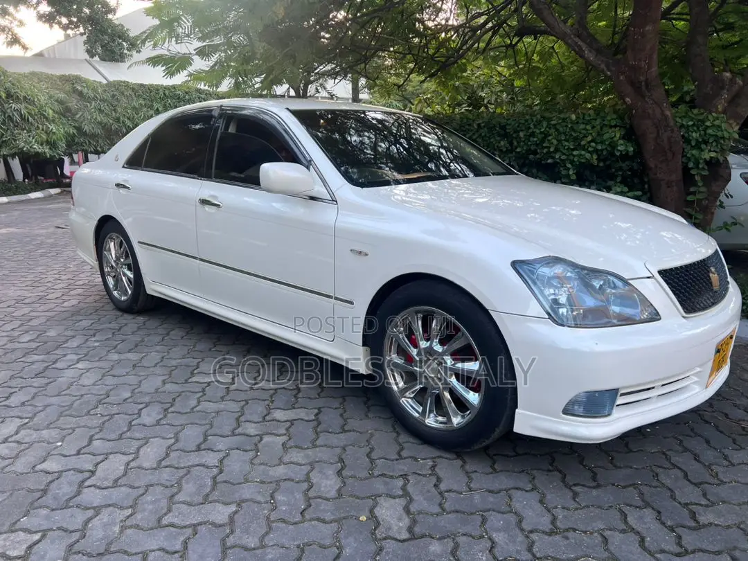 Toyota Crown Royale 2005 White