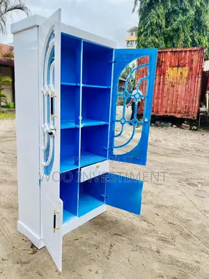 Makabati Ya Vyombo Mbao Ngumu Clean Sana Zinapatikana.