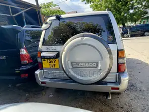 Toyota Land Cruiser 2005 Silver