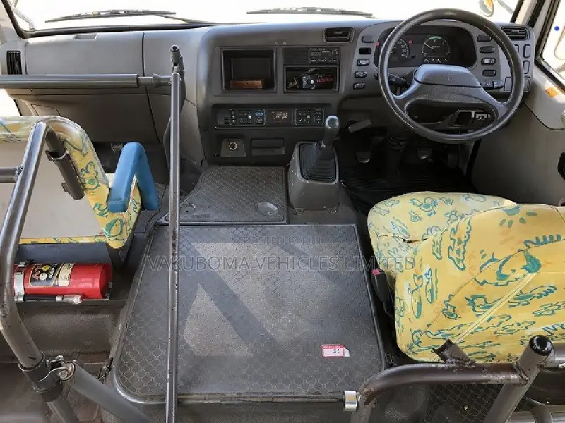 Mitsubishi Fuso Rosa 2003 Yellow