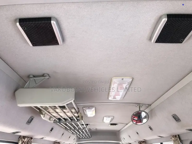 Mitsubishi Fuso Rosa 1990 White