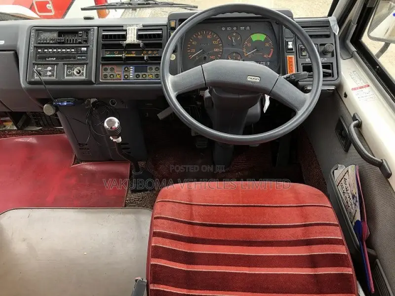 Mitsubishi Fuso Rosa 1990 White