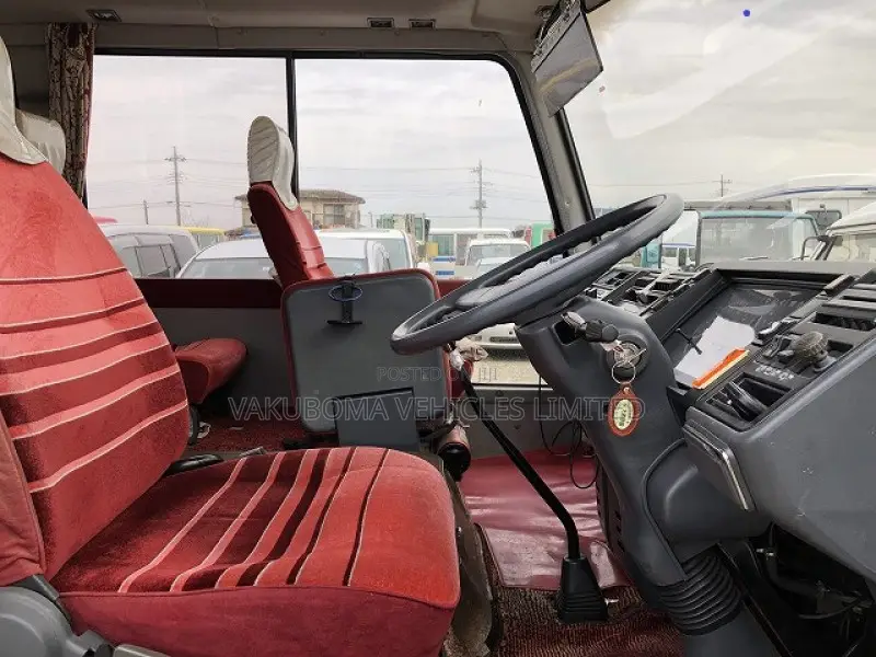 Mitsubishi Fuso Rosa 1990 White