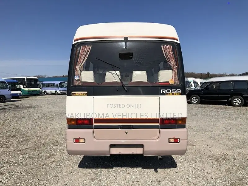 Mitsubishi Fuso Rosa 1990 White