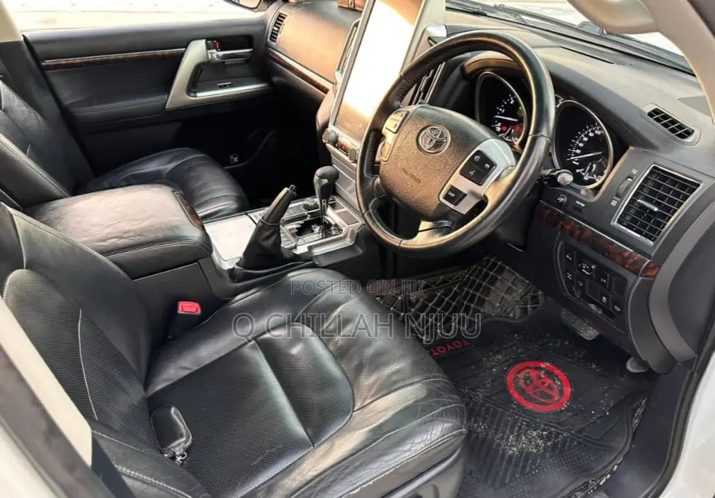 Toyota Land Cruiser 2015 White