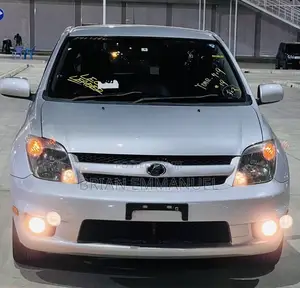 Photo - Toyota IST 2007 White