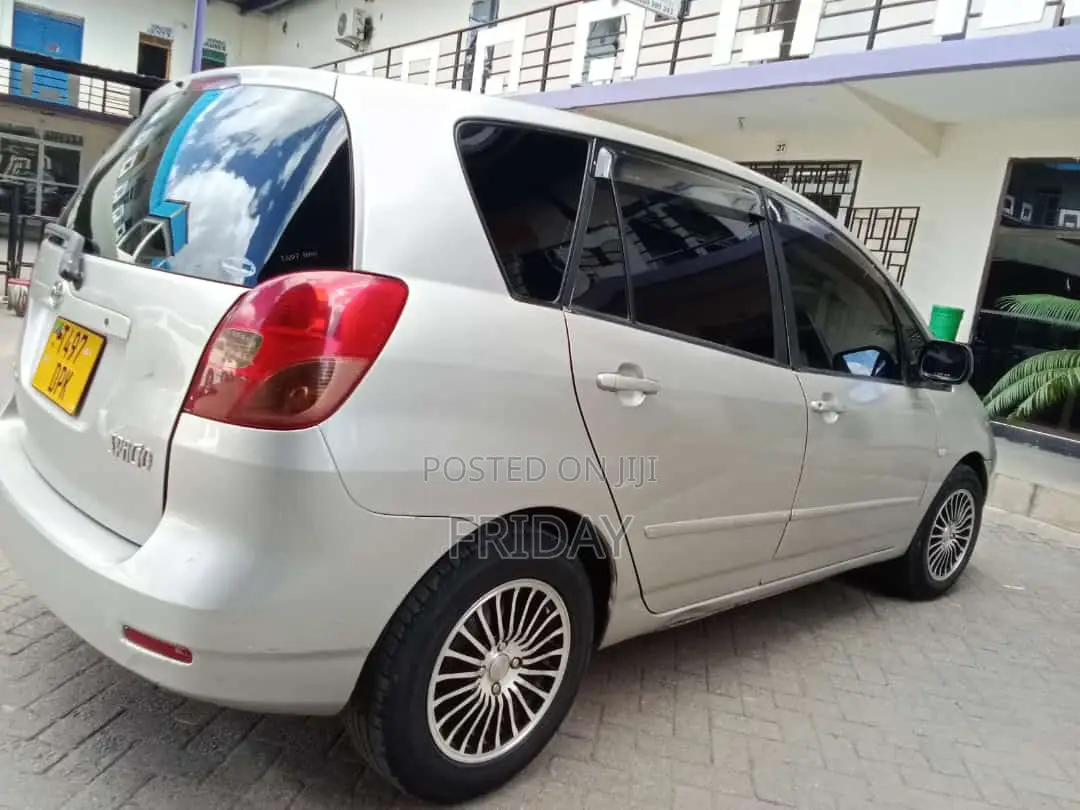 Toyota Corolla Spacio 2005 Gold