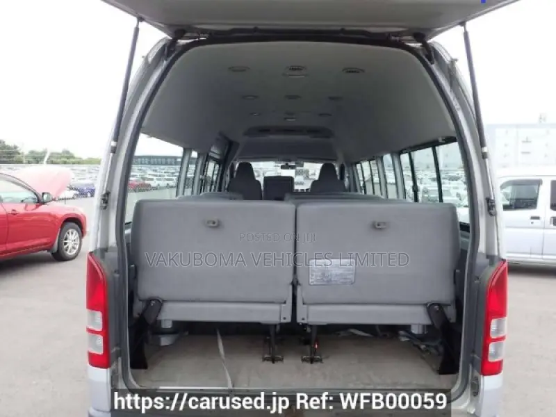 Toyota HiAce 2005 Silver