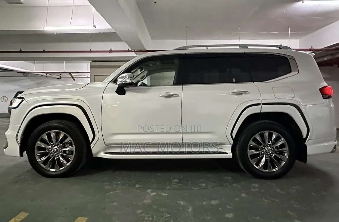 Toyota Land Cruiser 3.3 DT 2022 White