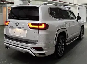 Toyota Land Cruiser 3.3 DT 2022 White