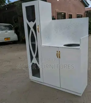 Meza Ya Gesi Yenye Kabati