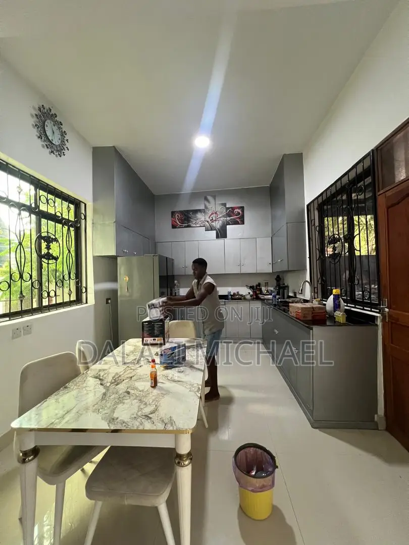 Furnished 5bdrm House in Ununio Beach for rent