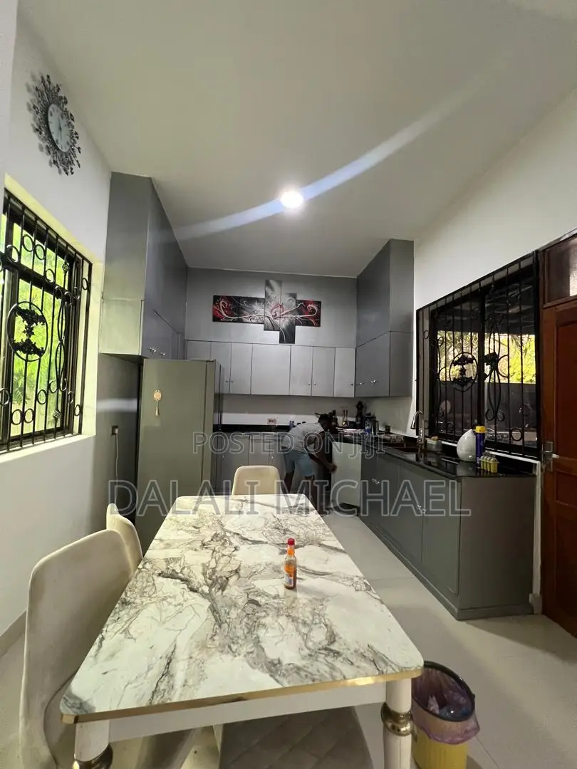 Furnished 5bdrm House in Ununio Beach for rent