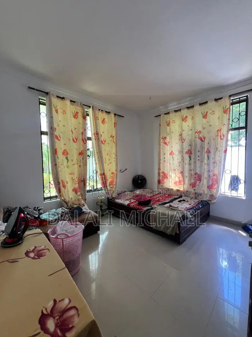 Furnished 5bdrm House in Ununio Beach for rent