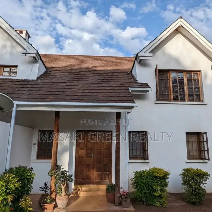 7bdrm House in Ngurudoto Estate, Kinondoni for sale