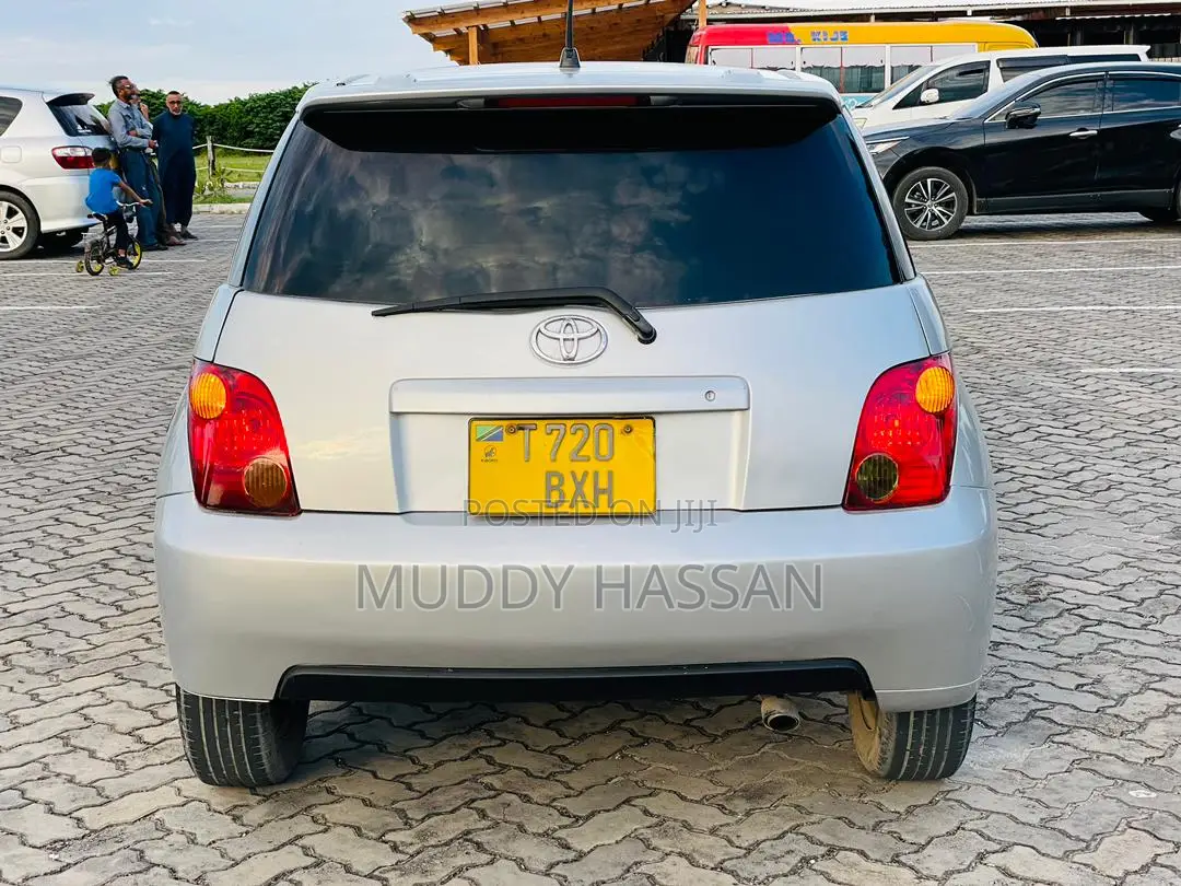 Toyota IST 2003 Silver
