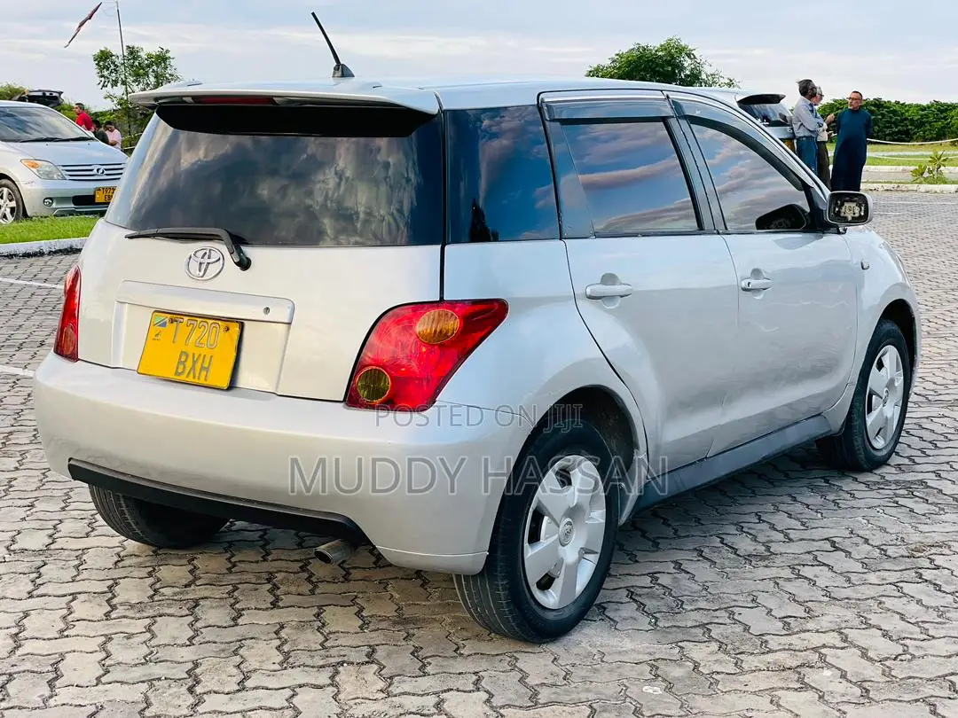 Toyota IST 2003 Silver