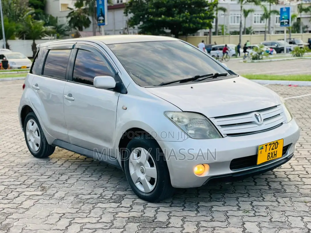 Toyota IST 2003 Silver