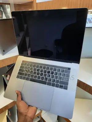 Laptop Apple MacBook Pro 2017 16GB Intel Core I7 SSD 512GB