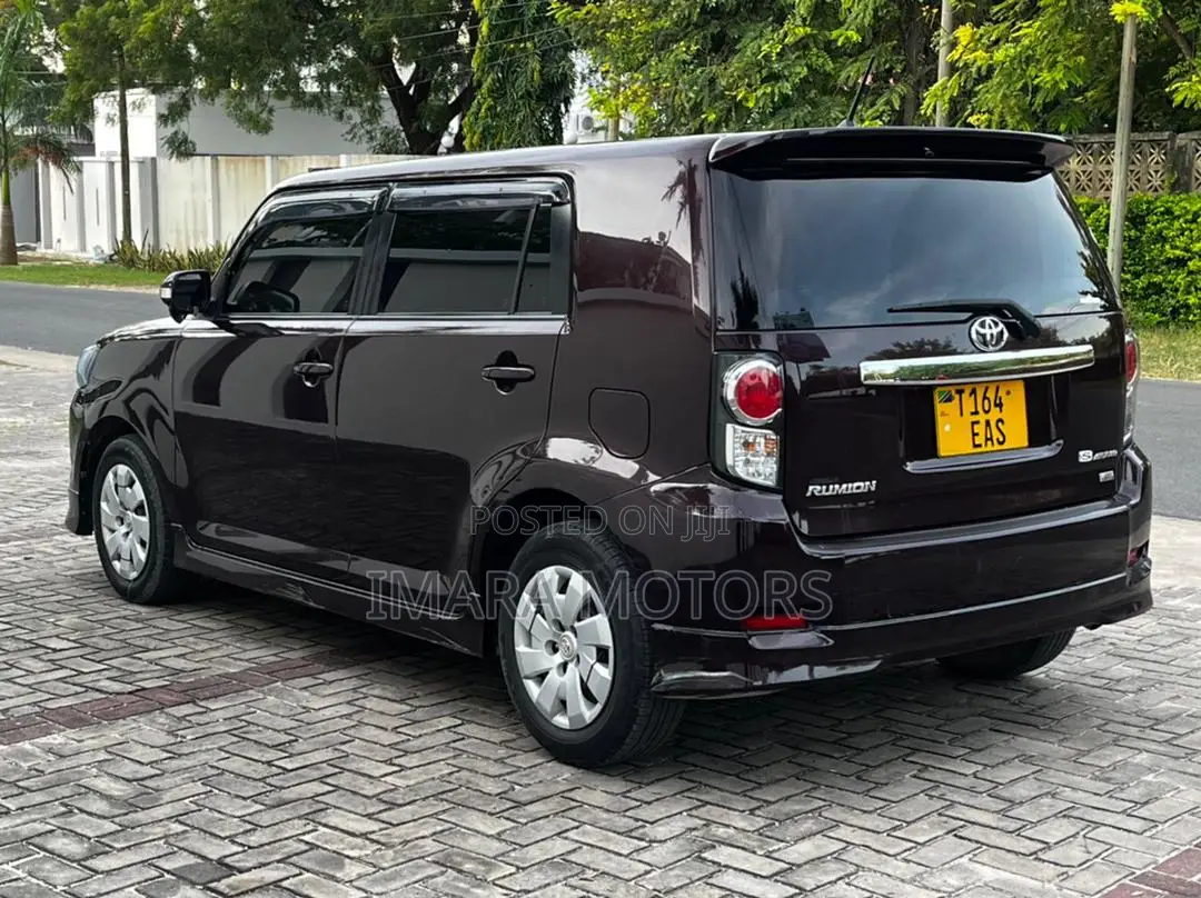 Toyota Corolla Rumion 2011 Black