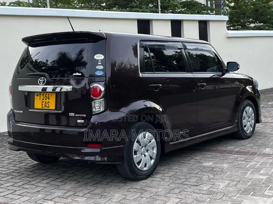 Toyota Corolla Rumion 2011 Black