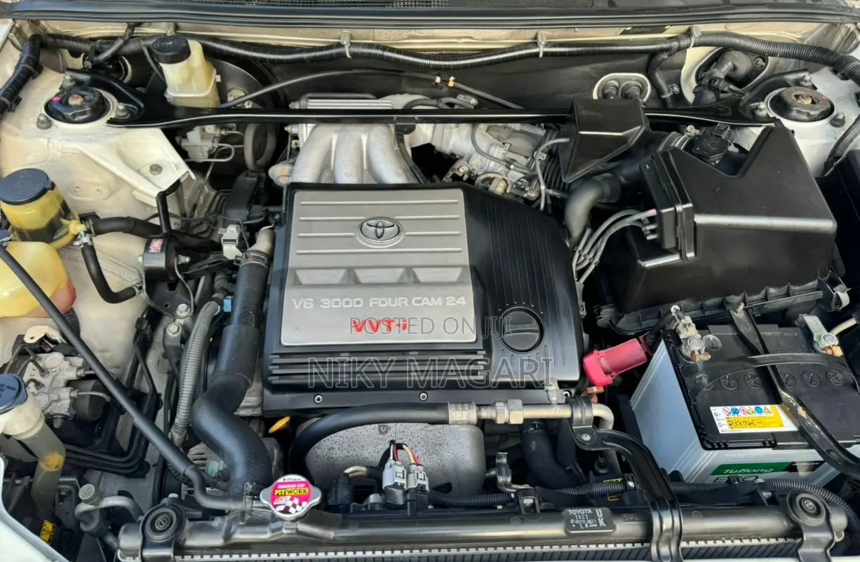 Toyota Kluger 2001 White
