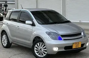 Photo - Toyota IST 2003 Silver