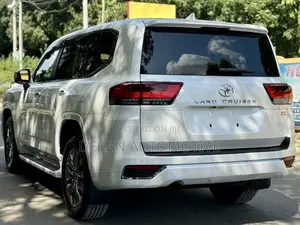 Toyota Land Cruiser 2023 White
