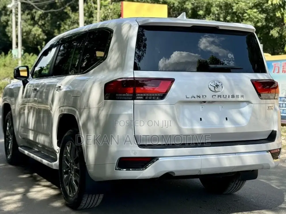 Toyota Land Cruiser 2023 White