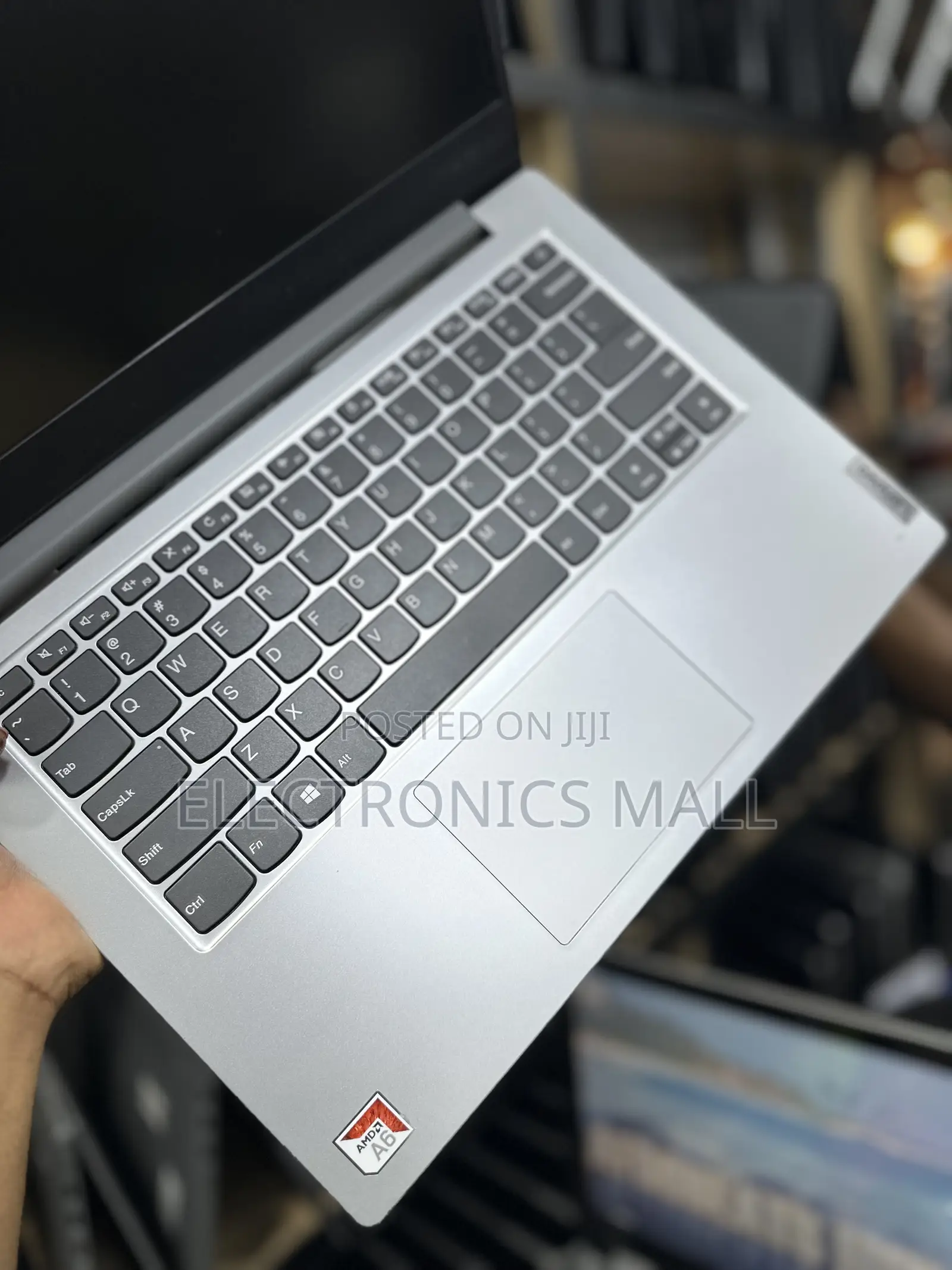 Laptop Lenovo 4GB AMD A6 HDD+SSD 500GB