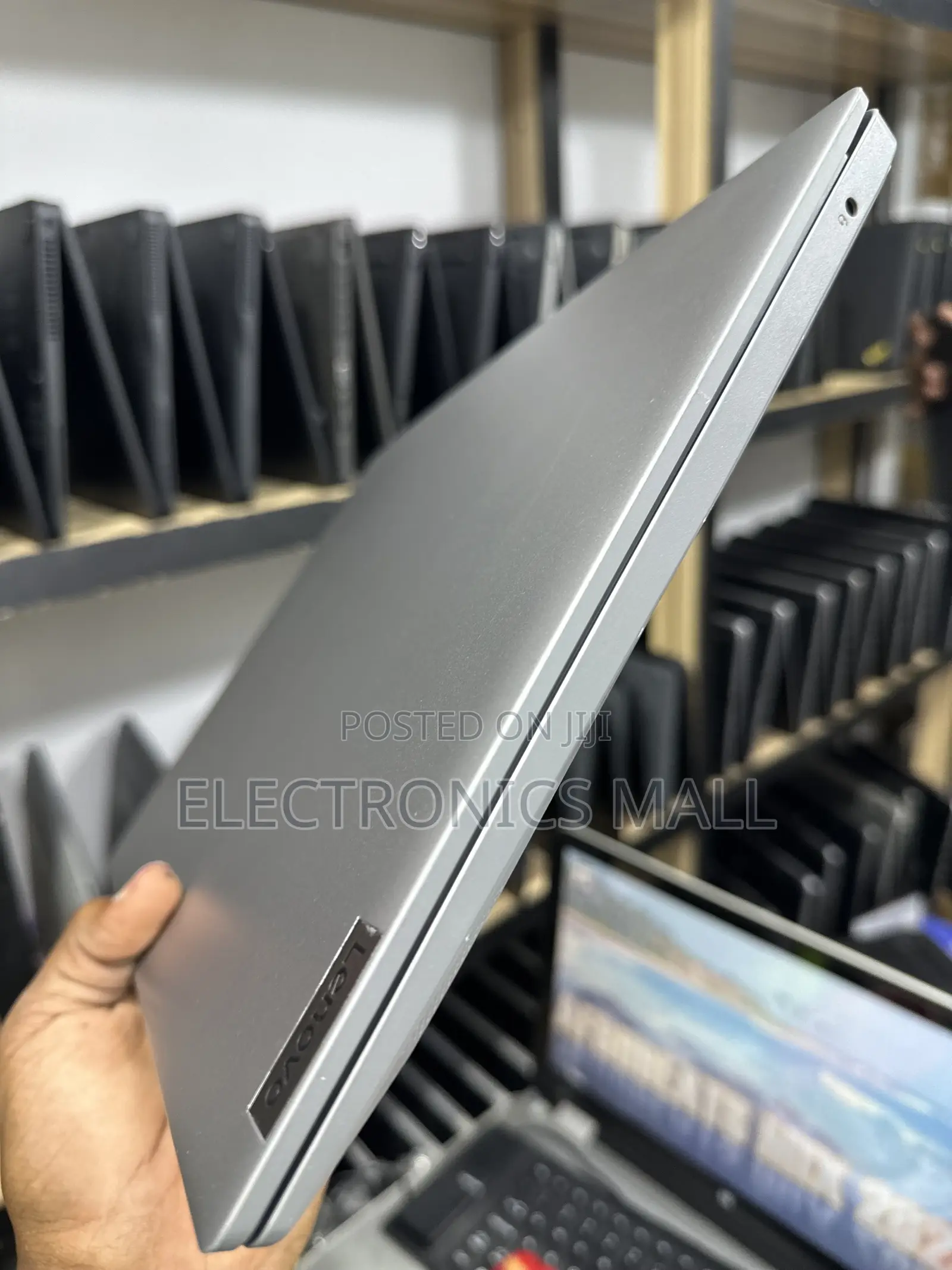Laptop Lenovo 4GB AMD A6 HDD+SSD 500GB