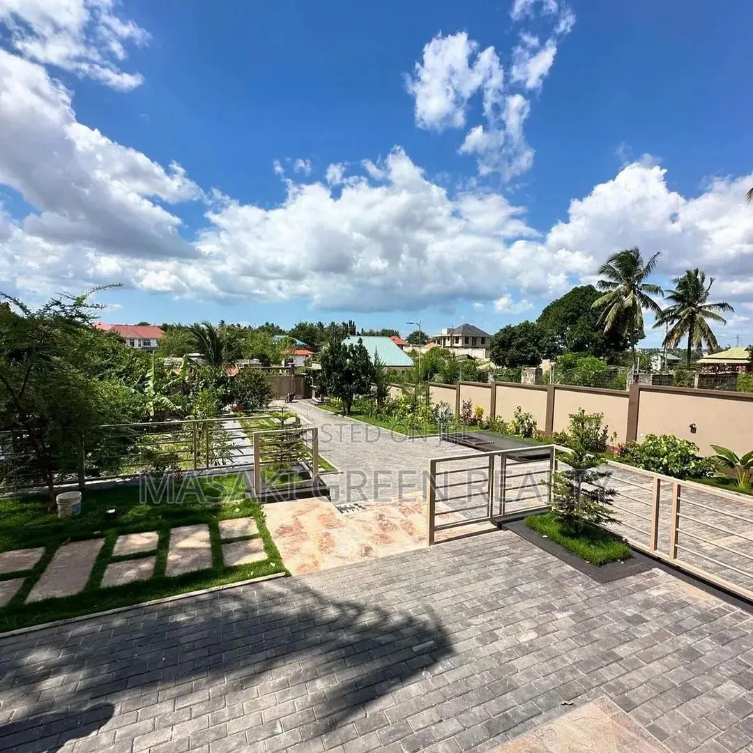 3bdrm Mansion in Madale Estate, Kinondoni for sale