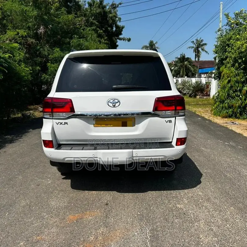 Toyota Land Cruiser 2019 White
