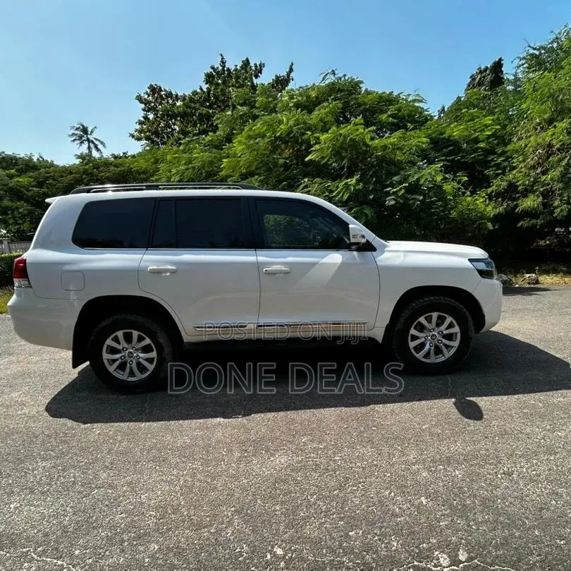 Toyota Land Cruiser 2019 White