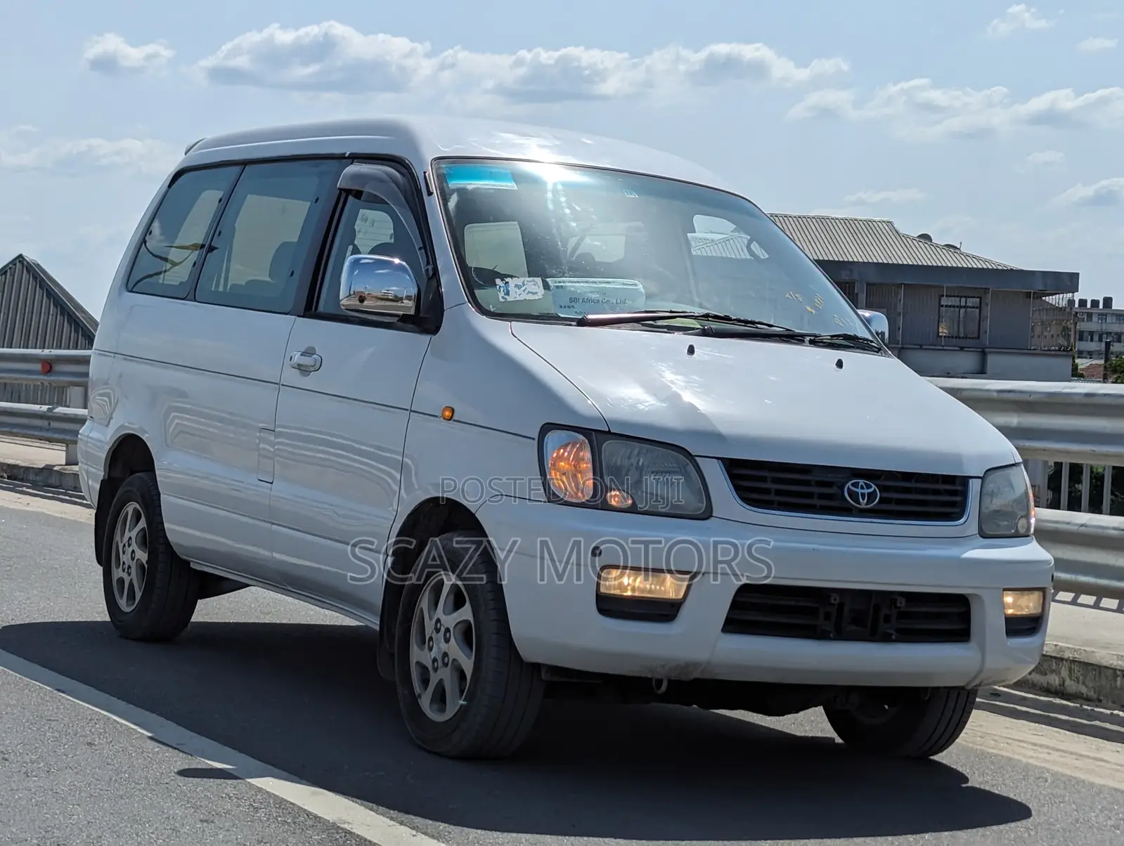 Toyota Noah 2001 Off white