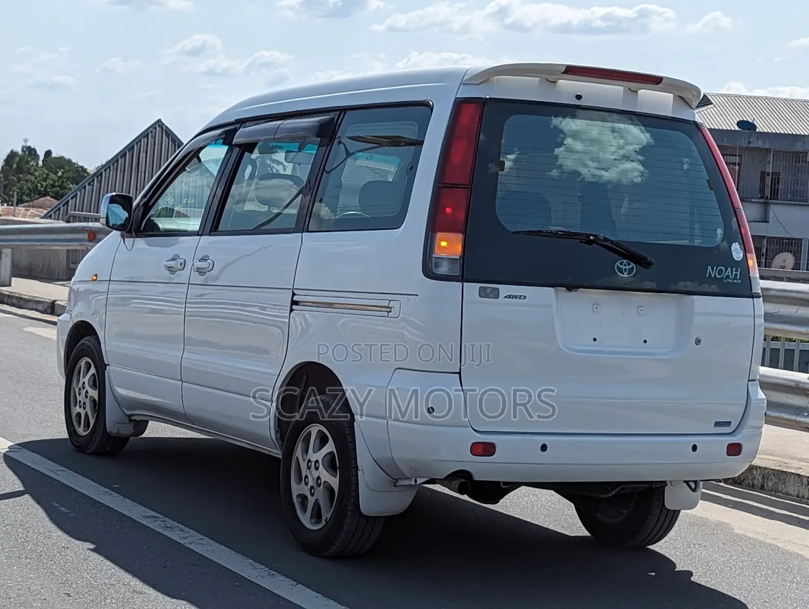 Toyota Noah 2001 Off white