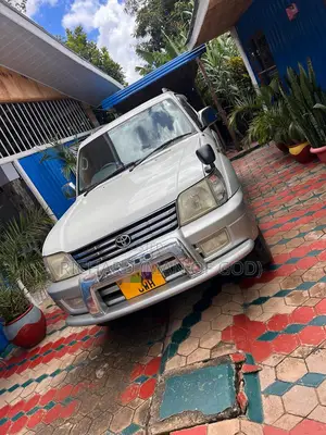Photo - Toyota Land Cruiser Prado 2000 Silver