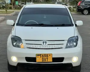 Photo - Toyota IST 2005 White
