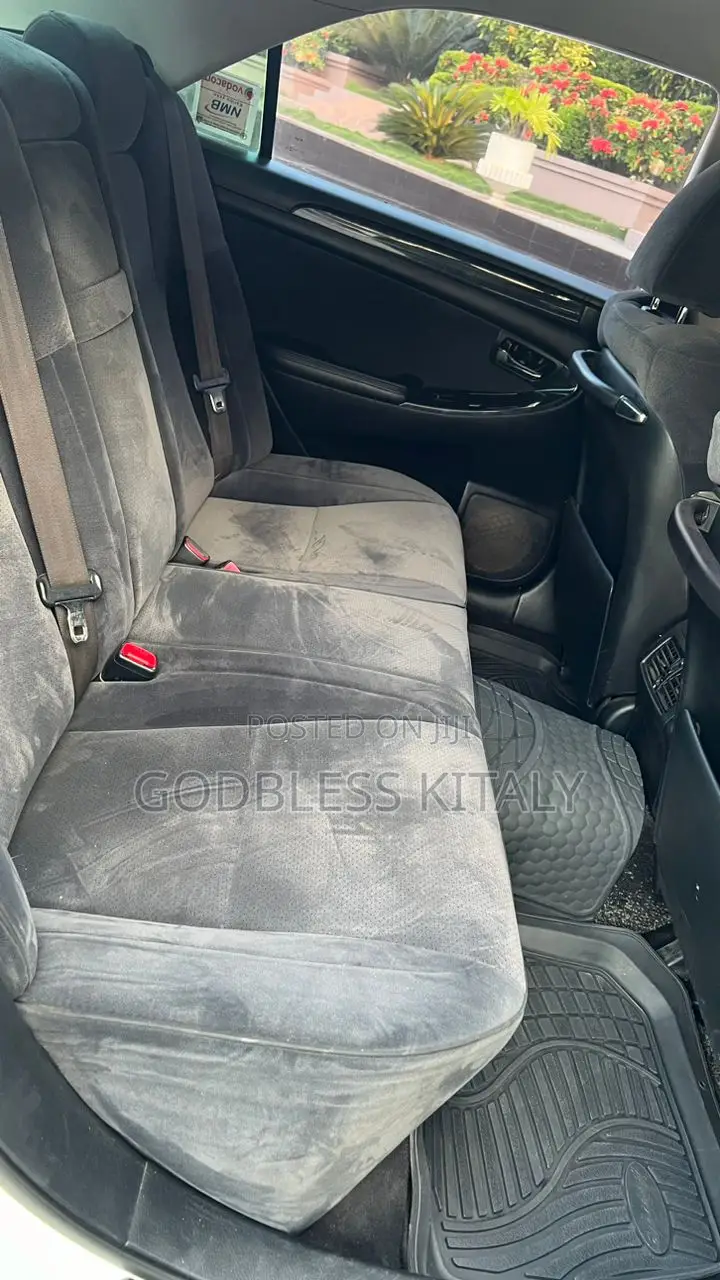 Toyota Crown 2006 White