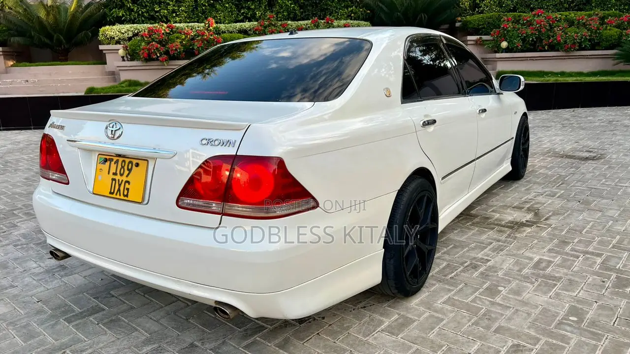 Toyota Crown 2006 White