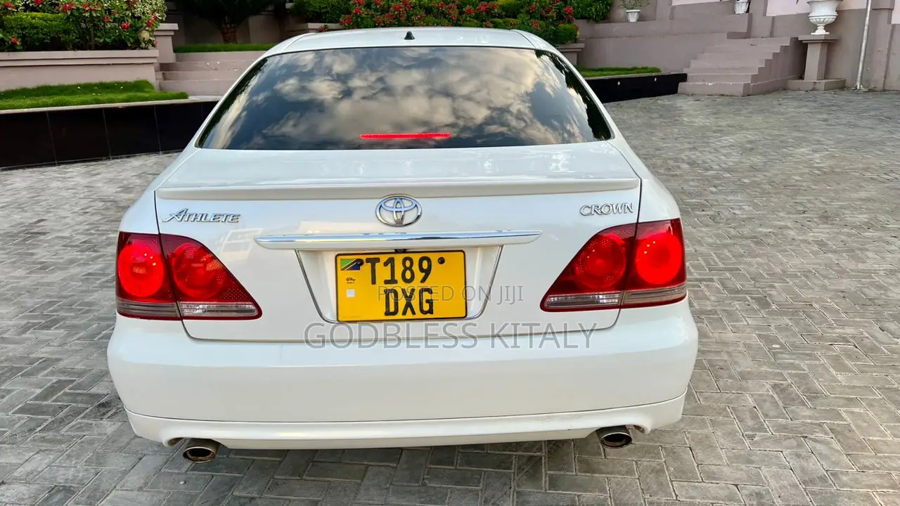 Toyota Crown 2006 White