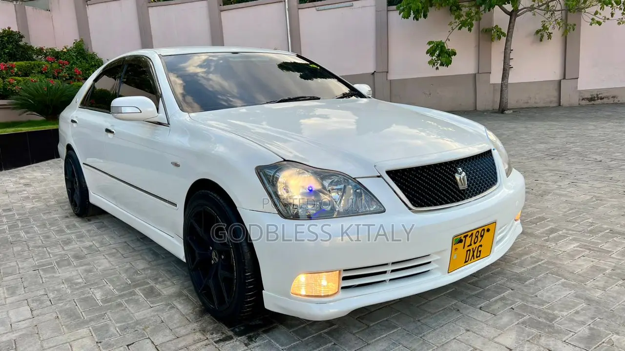 Toyota Crown 2006 White