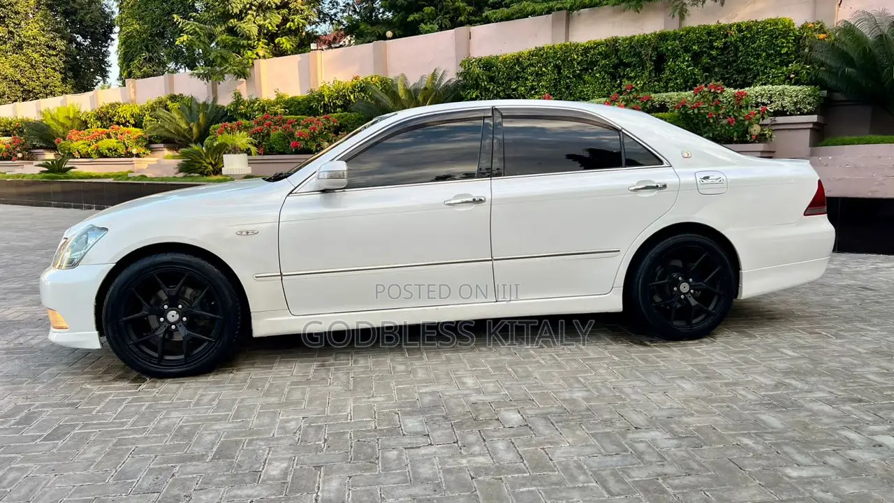 Toyota Crown 2006 White