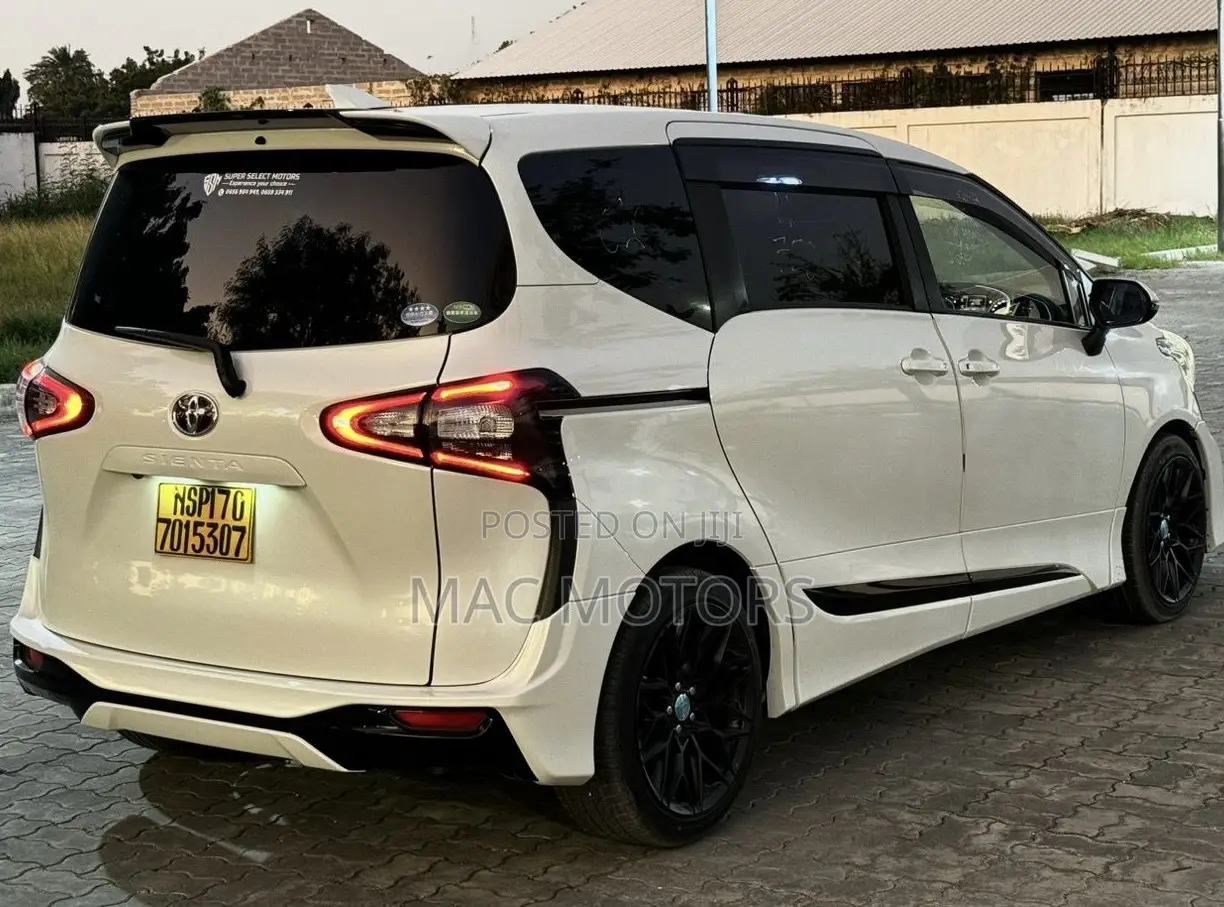Toyota Sienta 1.5 AWD 2016 White