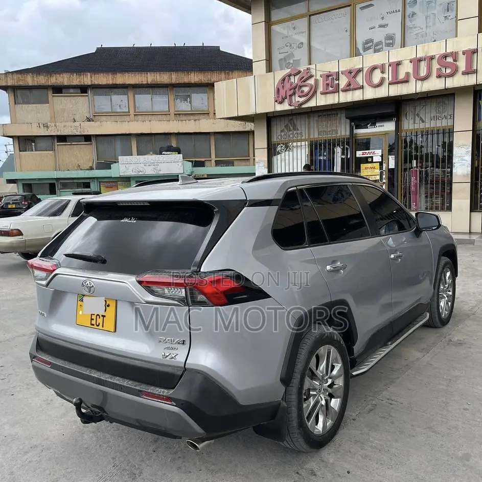 Toyota RAV4 XLE Premium AWD 2020 Silver