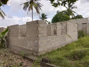 7bdrm Apartment in Mwambungu Broker, Msongola for sale