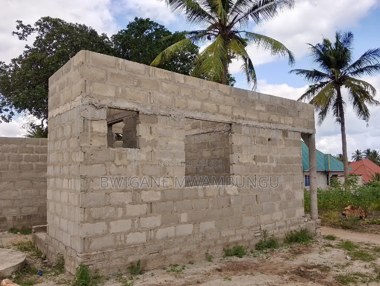 7bdrm Apartment in Mwambungu Broker, Msongola for sale