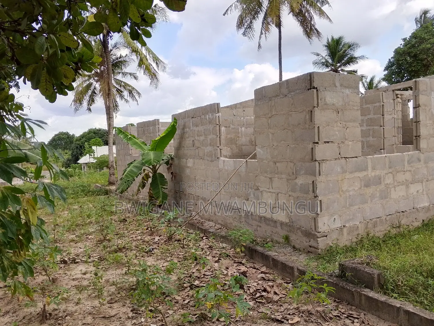 7bdrm Apartment in Mwambungu Broker, Msongola for sale