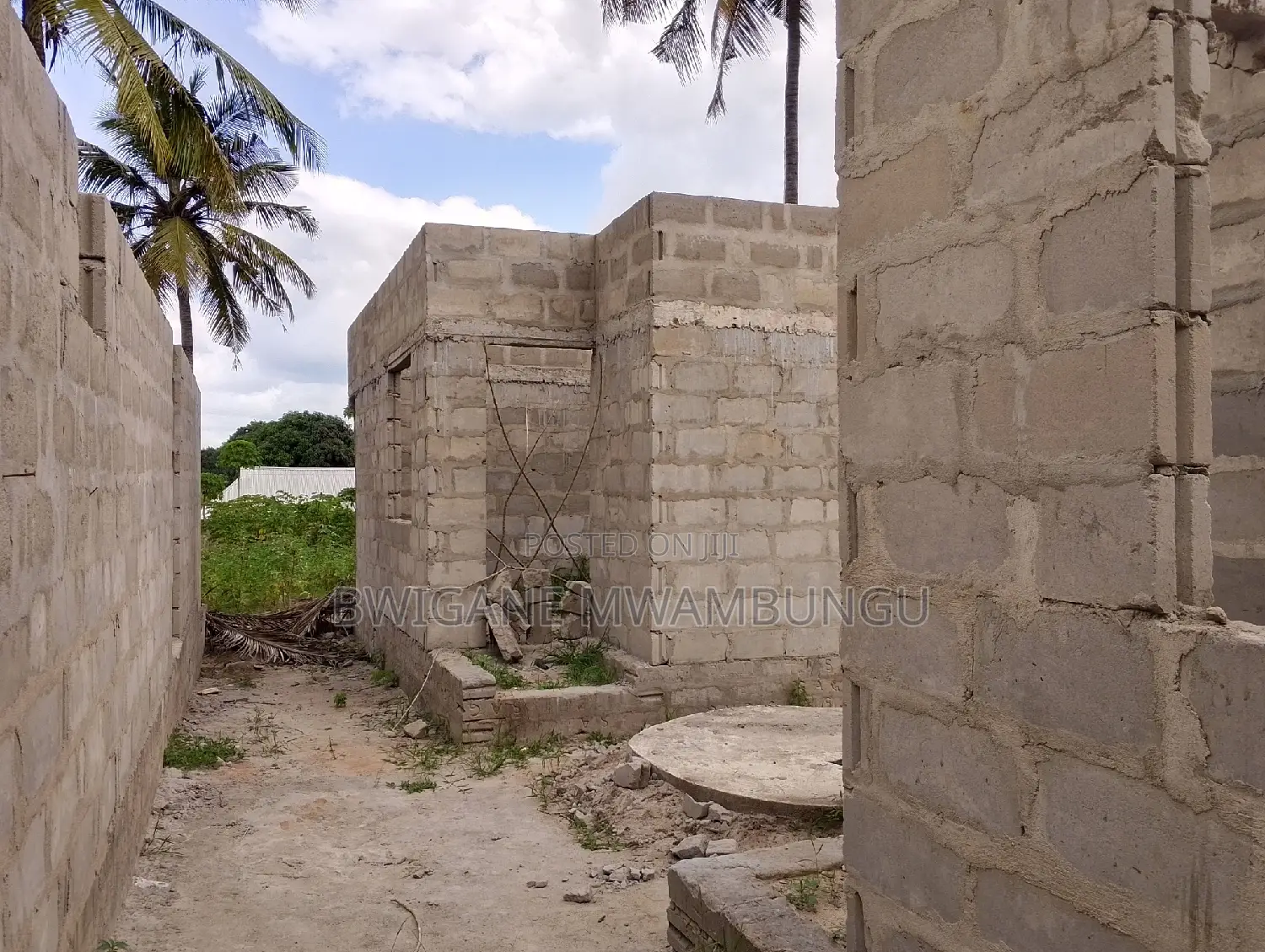 7bdrm Apartment in Mwambungu Broker, Msongola for sale