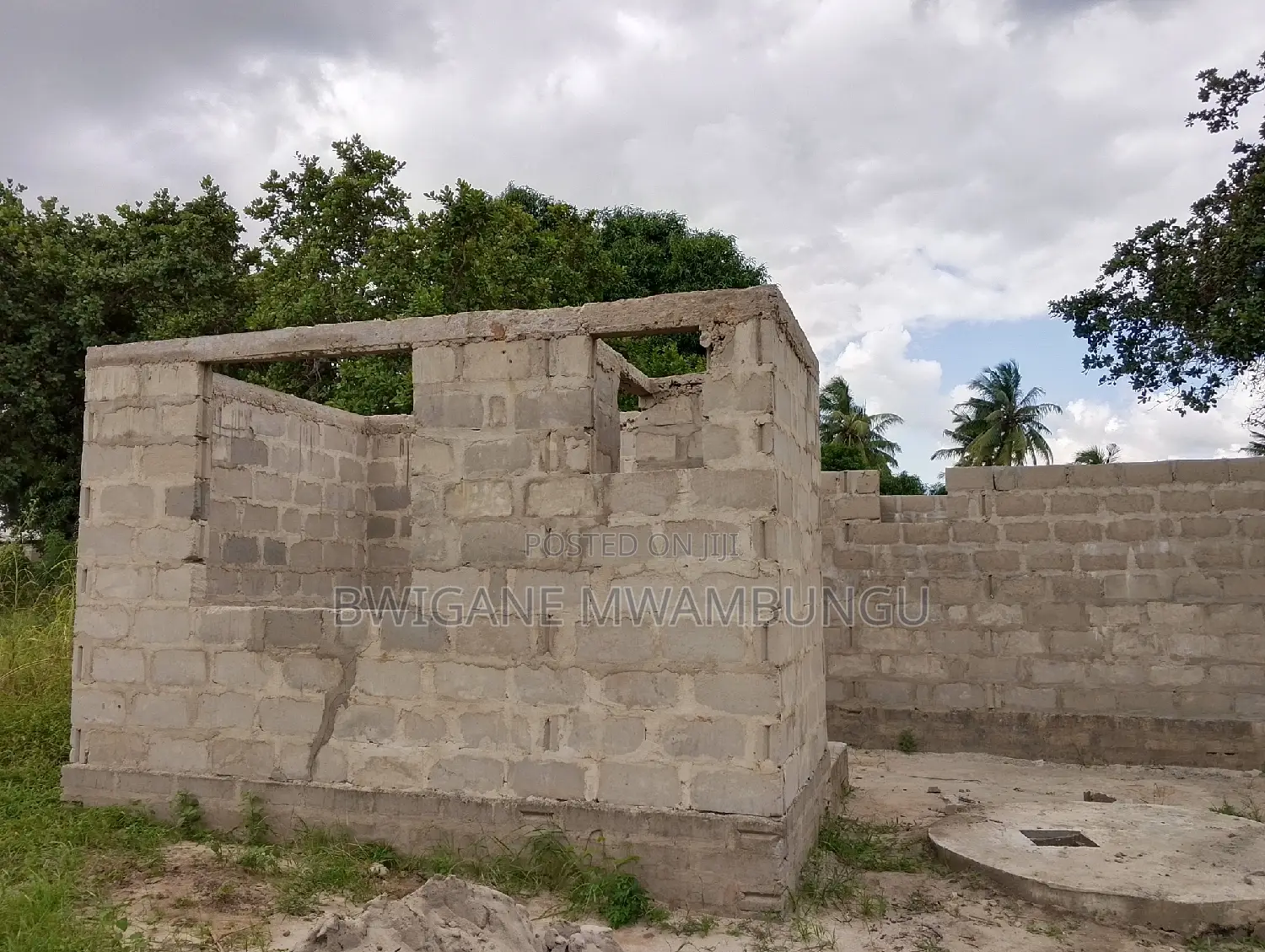 7bdrm Apartment in Mwambungu Broker, Msongola for sale
